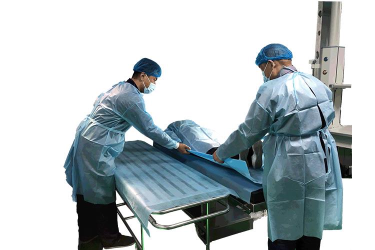 一次性转移垫能让病人整体过床，避免二次损伤，实现轻松舒服整体转移
